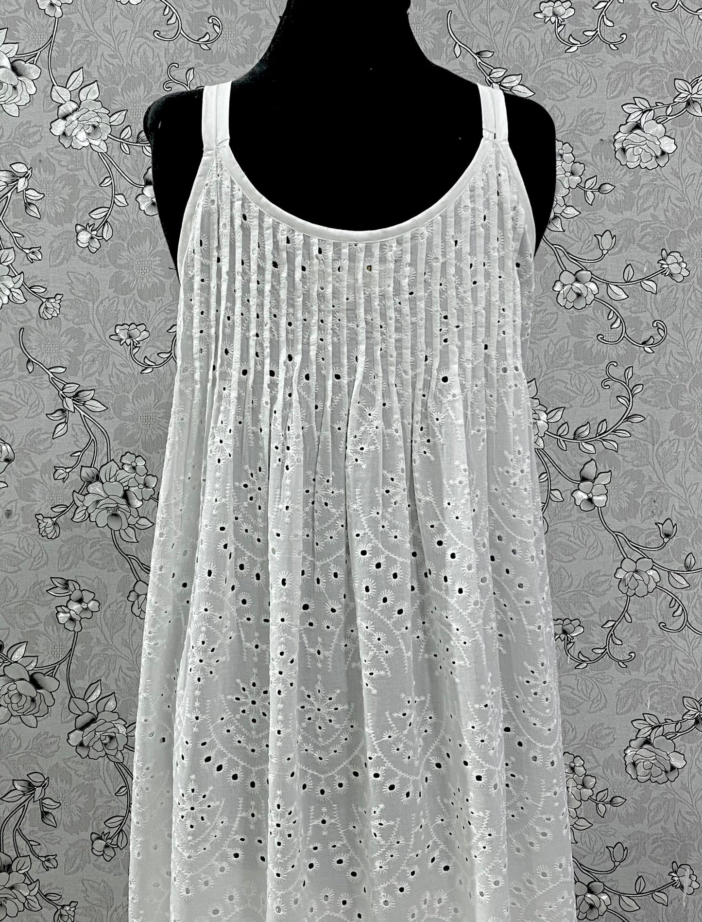SoieRose White Victorian Cotton Nightgown – SR-1187 - Vintage Sleepwear